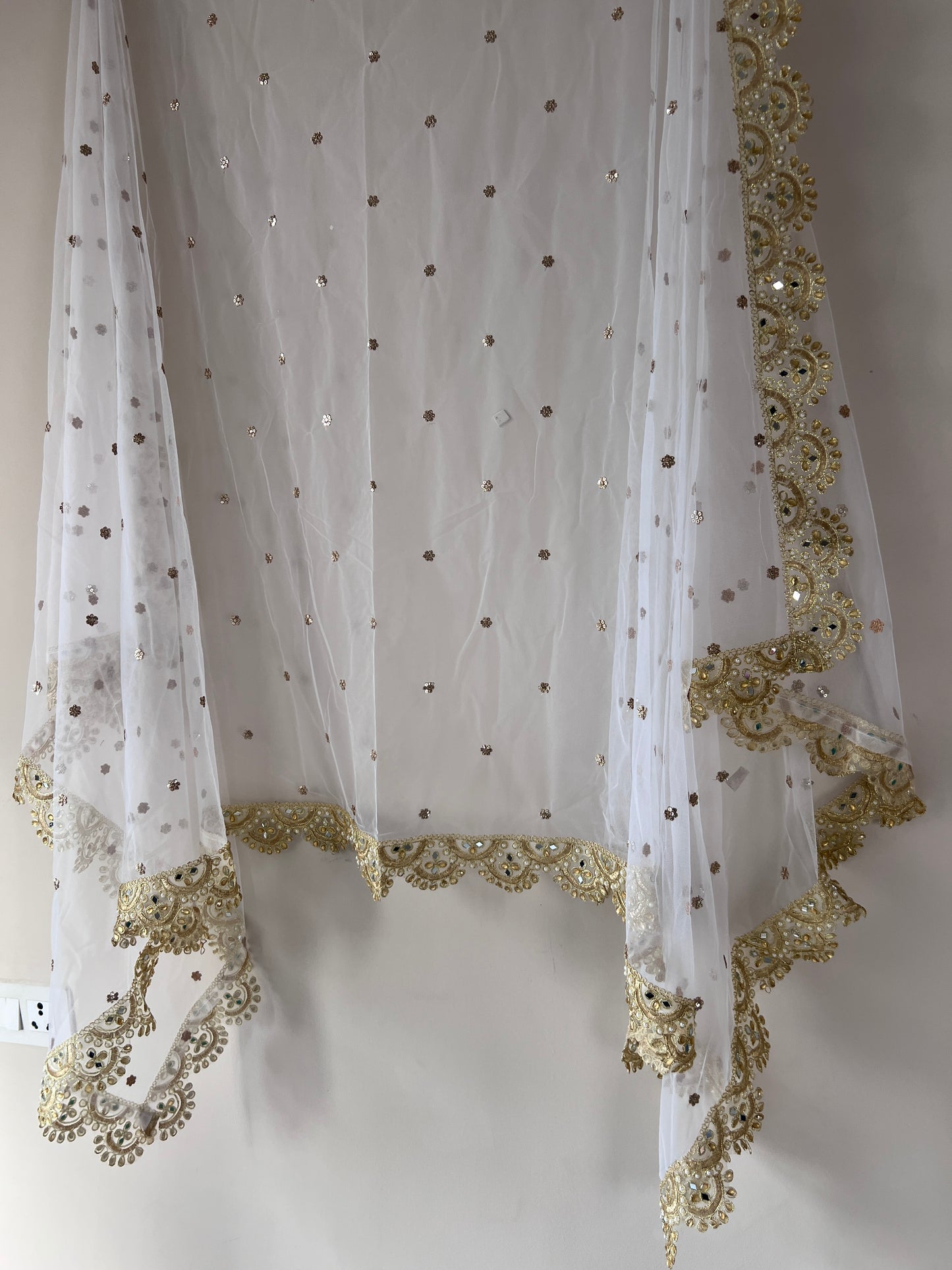 White Net dupatta with scallop border