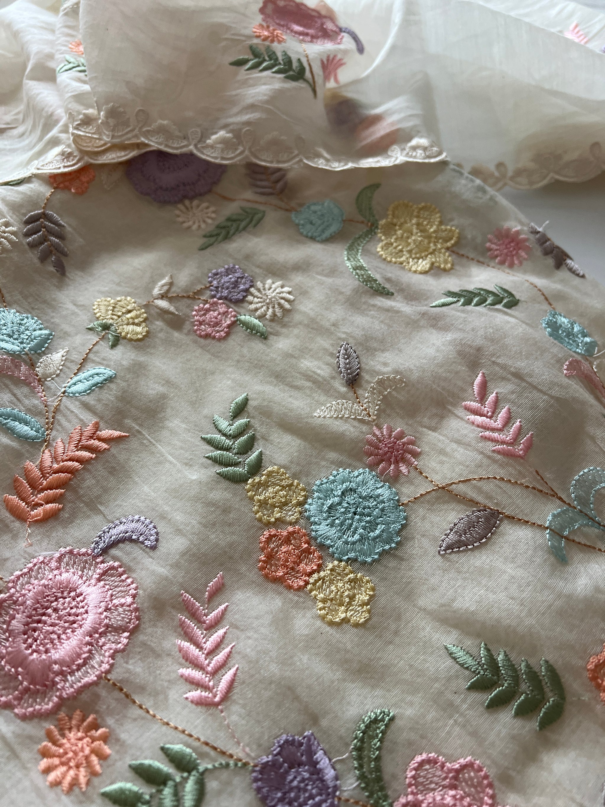 Mul Chanderi Thread embroidered Unstitched Suit