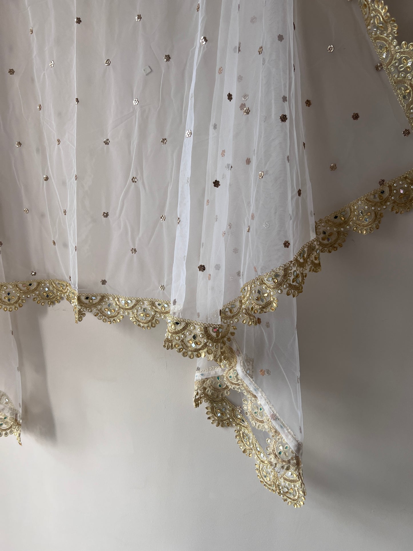 White Net dupatta with scallop border