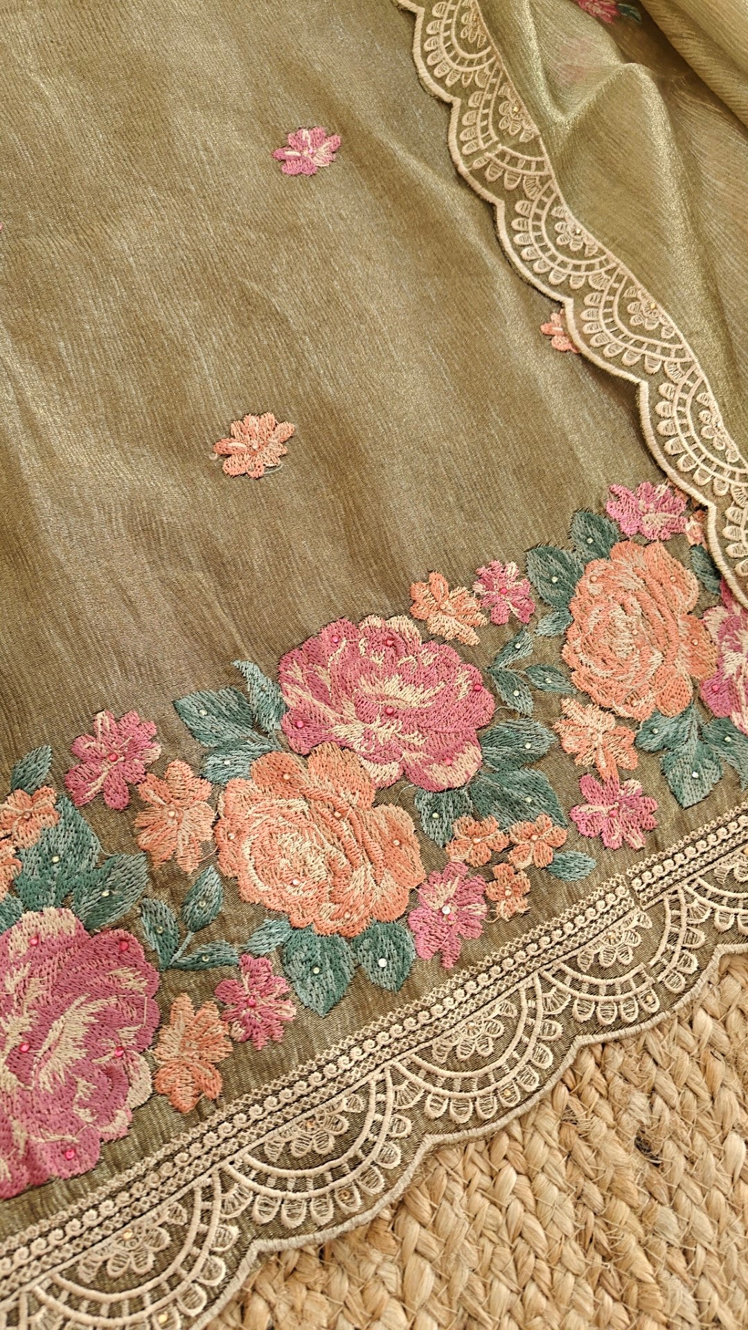 Crush tissue with flower embroidery