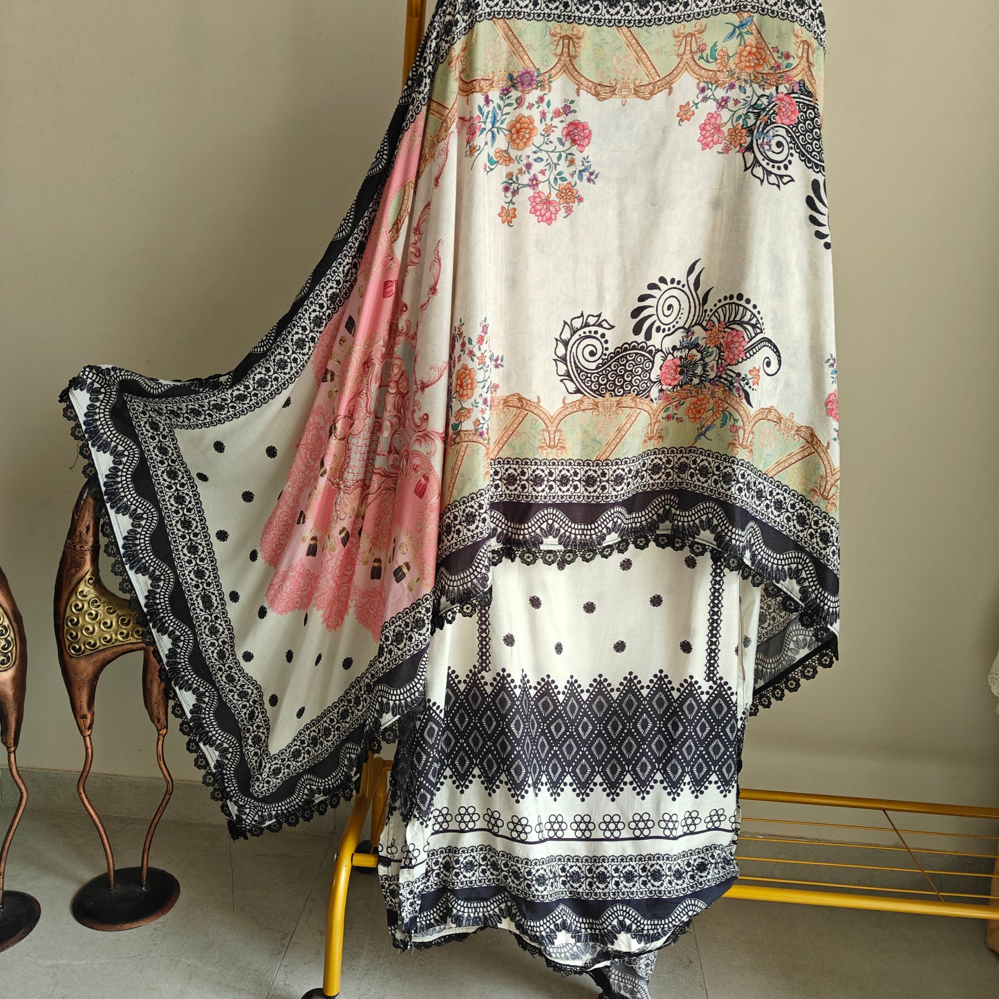 Masleen Kurta with Printed Dupatta Pakistani style.