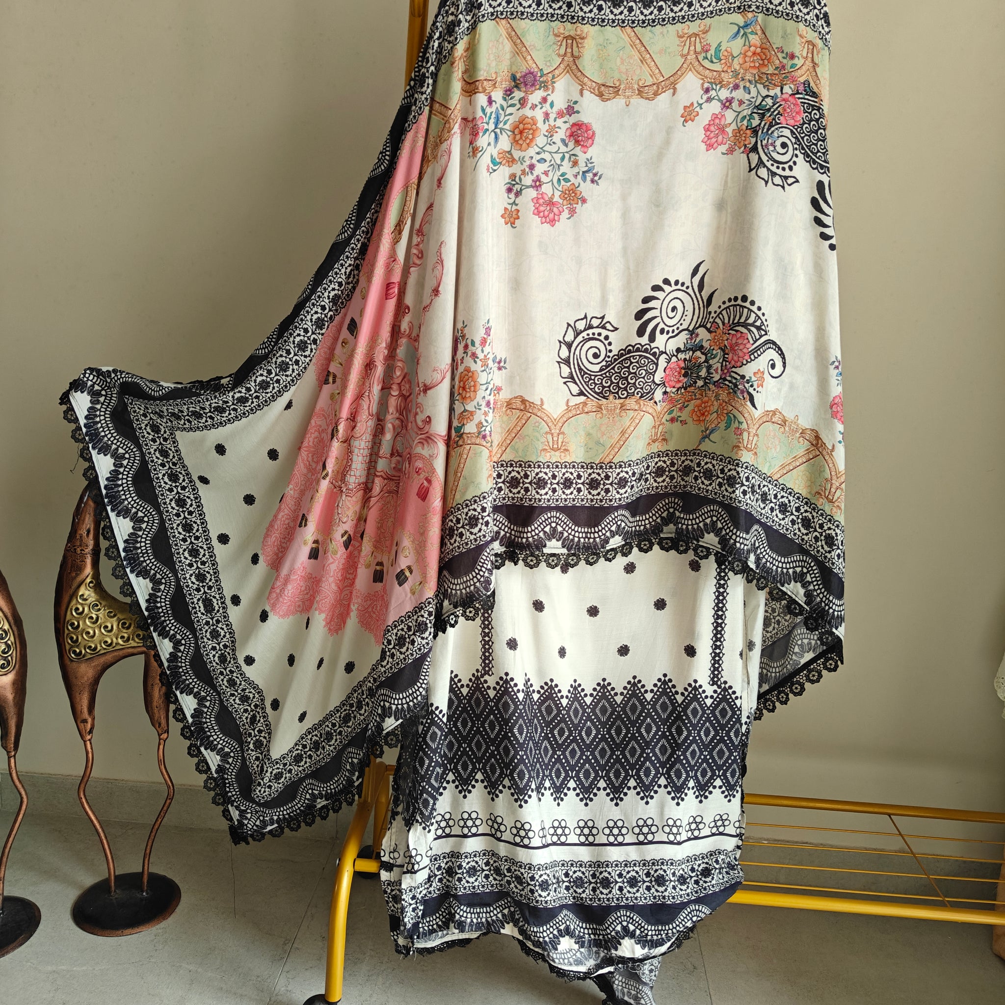Masleen Kurta with Printed Dupatta Pakistani style.