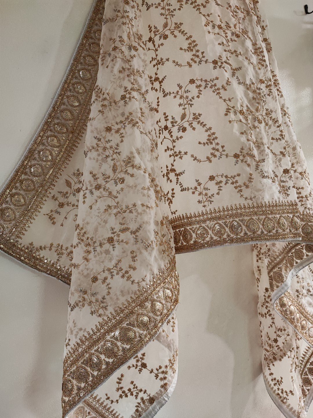 Off white Heavy border dupatta. Sabyasachi inspired Dupatta. - Neel Creations By Saanvi