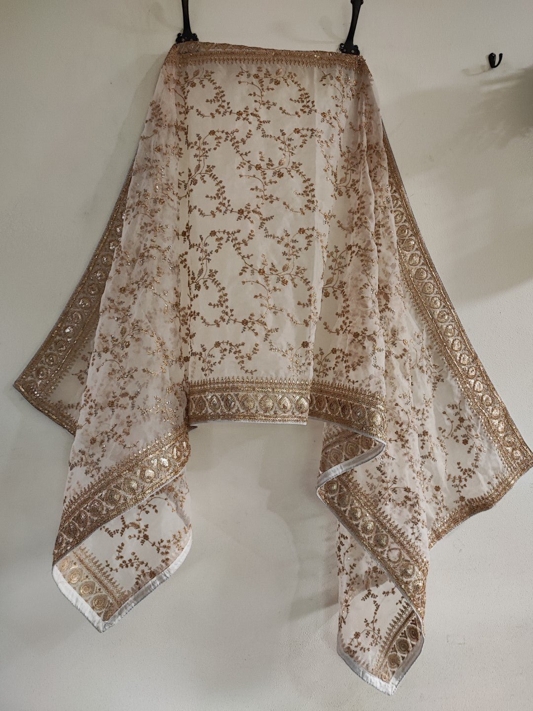 Off white Heavy border dupatta. Sabyasachi inspired Dupatta. - Neel Creations By Saanvi